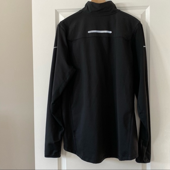 The Nike Sphere Shieldrunner Half Zip Black Pullover Running Top w Thumbholes - Picture 5 of 9